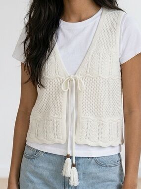 Cream Knit Crochet Tie Front Vest Size M Womens Fit Small Medium Large